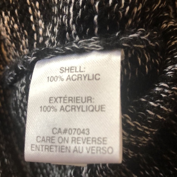 Calvin Klein Short Sleeved Sweater. Size medium - Picture 5 of 7